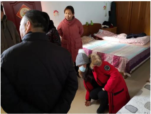 1610005851953472.jpg 摸地暖.jpg