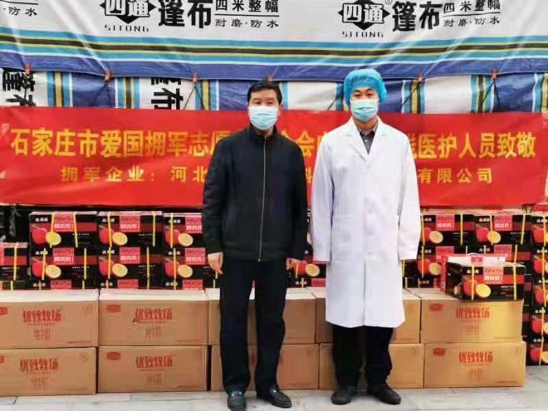 路鳳祎與醫生合影 路鳳祎與醫生合影